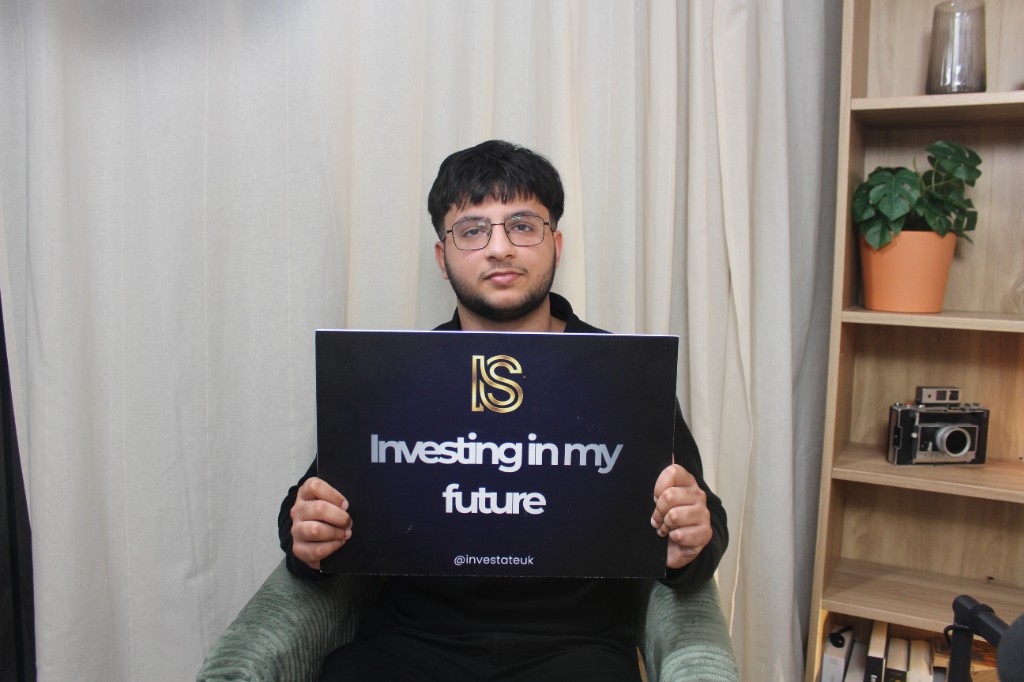 Guest holding an Investate board with the line Investing in my future